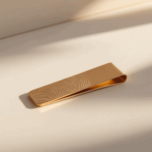 Pince à billets contemporaine or jaune 18 carats – gravure géométrique