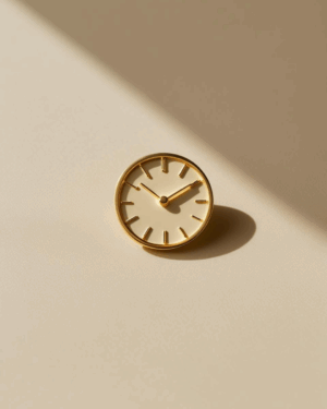 Bijou de revers élégant – pins horloge or jaune